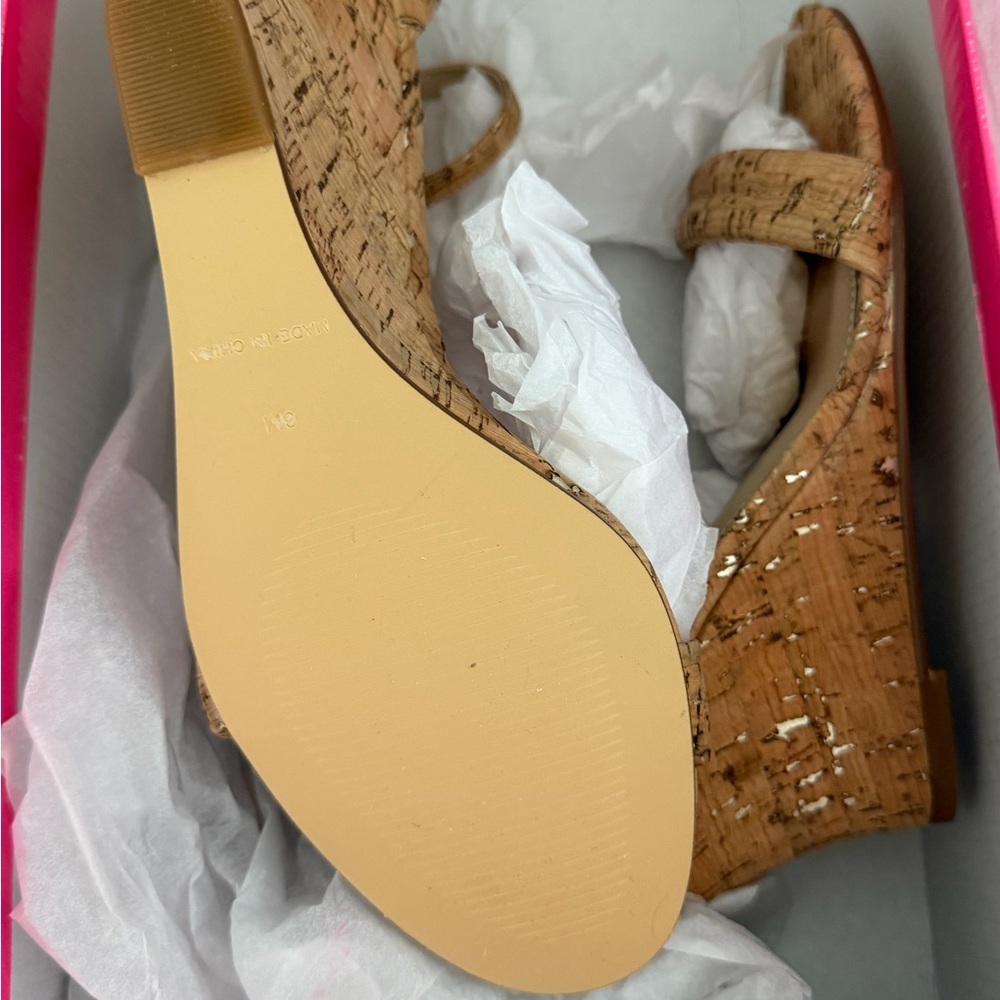 NEW Lilly Pulitzer Gold and Tan Wedge Sandals. Never been worn. - Picture 6 of 6